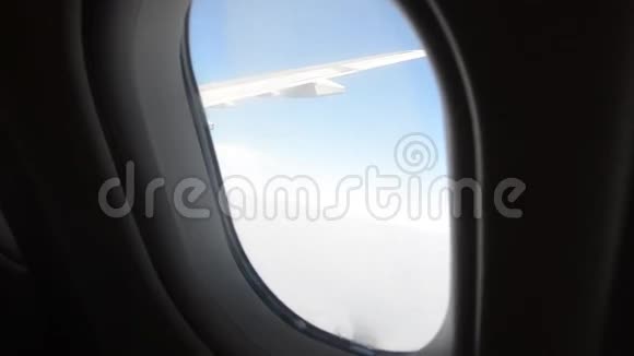 坐飞机的人视频的预览图