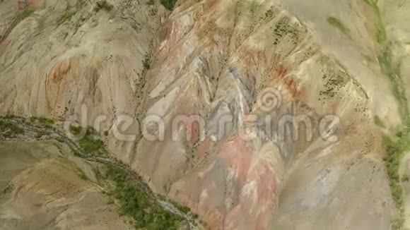 空中彩虹山景观4k国家地质公园最美山谷的无人机镜头视频的预览图