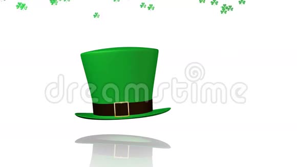 一顶爱尔兰大帽子上有很多绿色小斗篷视频的预览图