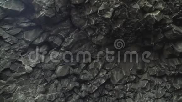 维克黑滩的玄武岩岩石视频的预览图