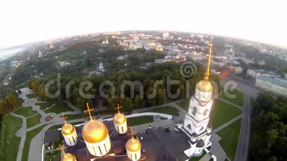 夏日俄罗斯正统圆顶鸟瞰图视频的预览图