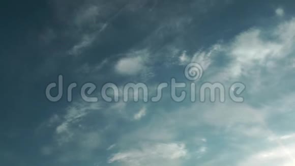 蓝天上的云彩视频的预览图