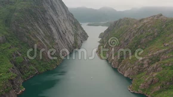 特罗尔峡湾航空洛福顿群岛挪威视频的预览图