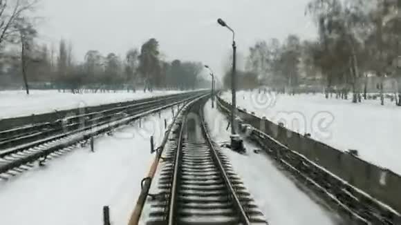 冬天的铁路视频的预览图