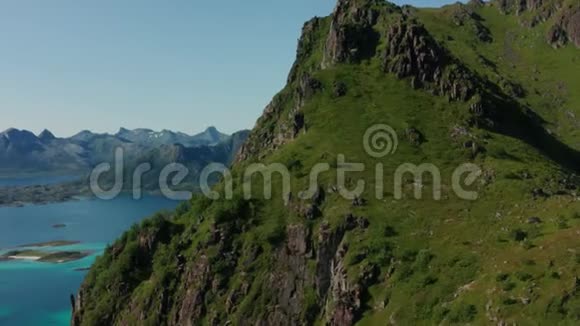4K鸟瞰洛福顿群岛挪威视频的预览图