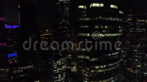 莫斯科国际商务中心摩天大楼夜间空中拍摄视频的预览图