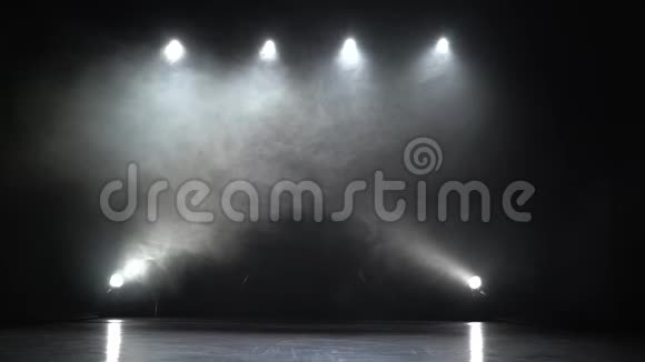 舞台灯光广场烟雾背景视频的预览图
