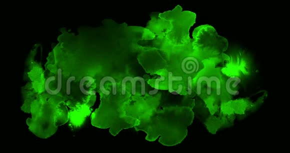 抽象漆刷笔划形状白色墨水溅出在色度键绿色屏幕上流动墨水溅出视频的预览图