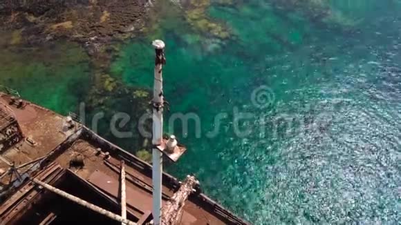 大西洋中一艘船失事的鸟瞰图希腊货船失事泰拉蒙西班牙加那利群岛兰萨罗特视频的预览图