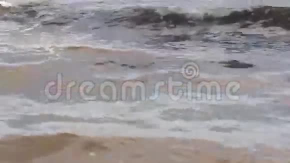 背景波来自乌克兰的脏水视频的预览图