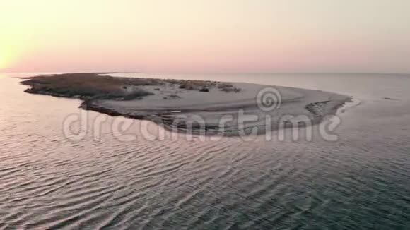 夏天日落时的桑迪岛视频的预览图