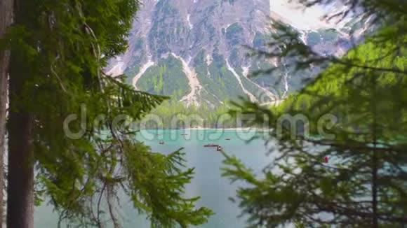 多洛米斯山脉的布莱斯湖视频的预览图