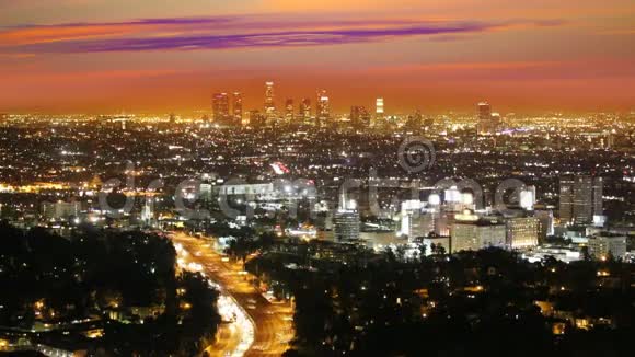 洛杉矶市中心的夜晚洛杉矶日落天际线视频的预览图