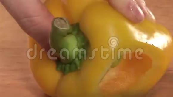 切碎蔬菜的库存录像带视频的预览图