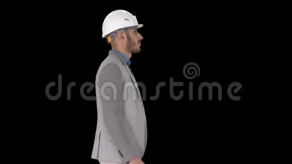 白色头盔行走建筑师阿尔法通道视频的预览图