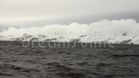 南极洲福克兰群岛雪山全景图视频的预览图
