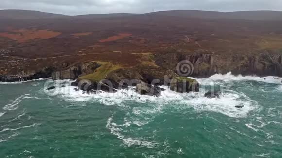 爱尔兰唐加尔县阿尔达拉和格伦科伦布基尔之间的惊人海岸线视频的预览图