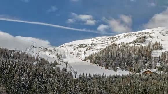 奥地利阿尔卑斯山滑雪胜地视频的预览图