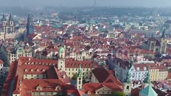 布拉格城市景观鸟瞰欧洲景观全景视频的预览图
