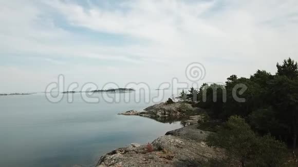 从无人驾驶飞机的角度看芬兰海湾群岛的美好一天视频的预览图