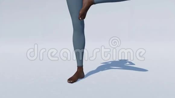 穿树状瑜伽的非洲女人穿白色紧身衣视频的预览图