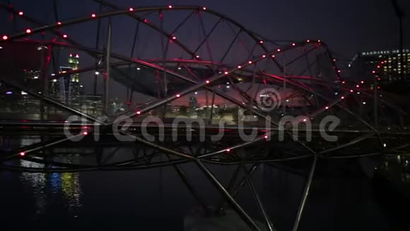 新加坡人行桥视频的预览图