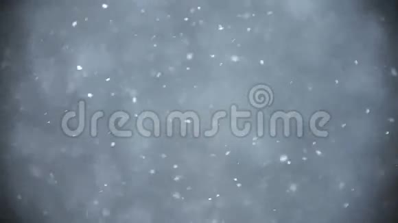冬季暴雪中快速降雪的背景视频的预览图