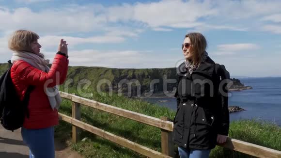 巨人铜锣北爱尔兰一个受欢迎的地标视频的预览图