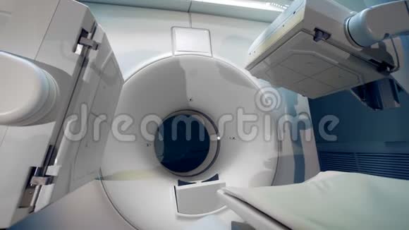 现代医院的白色断层扫描视频的预览图
