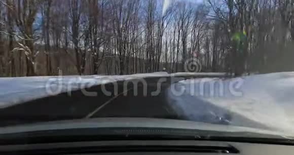 开着车雪景视频的预览图