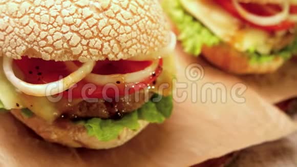 自制素食汉堡视频的预览图