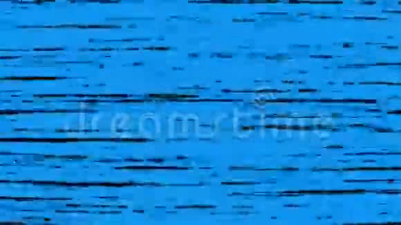 蓝色背景下的黑色噪声线视频的预览图