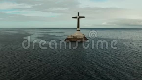菲律宾Camiguin岛的Sunken公墓十字路口视频的预览图