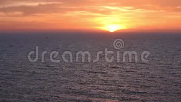 日出时黑海海岸视频的预览图