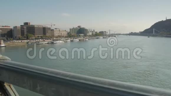 匈牙利布达佩斯多瑙河景观视频的预览图
