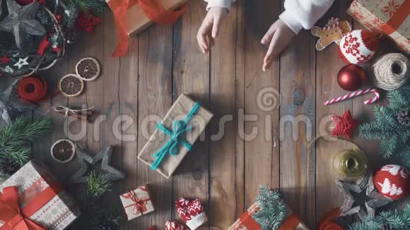 圣诞节的家庭传统视频的预览图