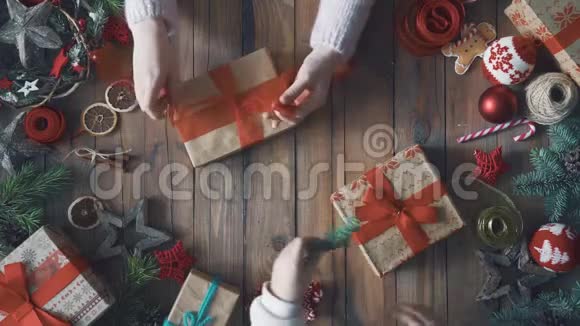 圣诞节的家庭传统视频的预览图