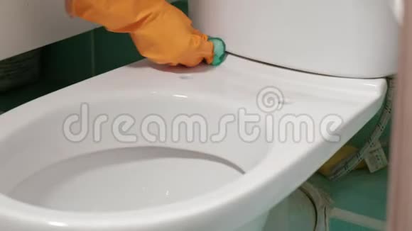 卫生间及卫生间清洁视频的预览图