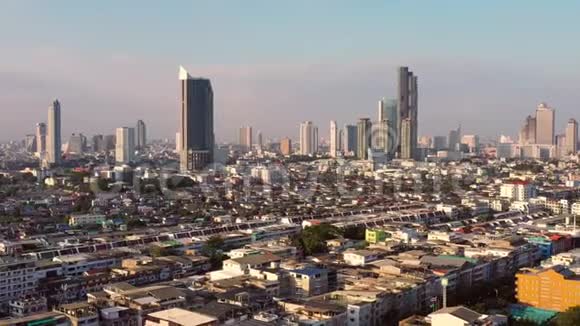泰国首都曼谷建设的鸟瞰城市景观视频的预览图