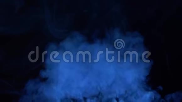 烟雾纹理超过空白黑色背景视频的预览图