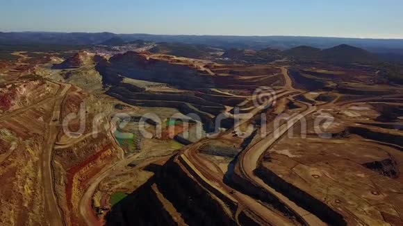 巨大的现代露天矿的空中景观视频的预览图