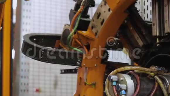 轮胎制造机器人机器关闭视频的预览图