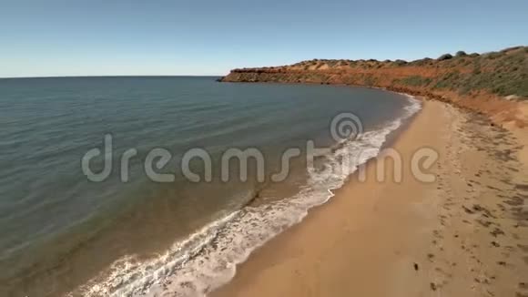 海岸线和天空的海洋视频的预览图