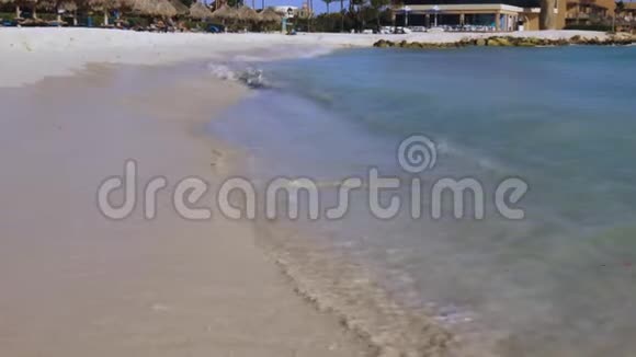 阿鲁巴岛美丽的鹰滩加勒比海海滩视频的预览图