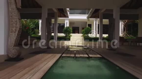 巴厘岛的豪华别墅视频的预览图