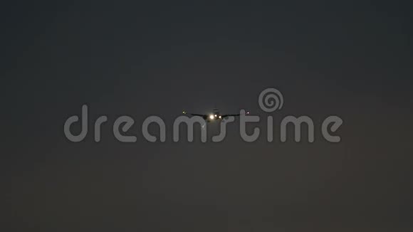 飞机接近傍晚视频的预览图