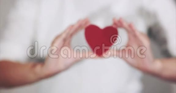 爱与健康的象征视频的预览图