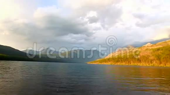 金特拉湖冰川国家公园视频的预览图