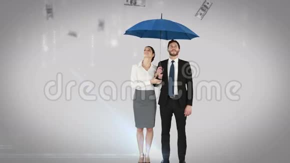 商业人士站在伞下视频的预览图