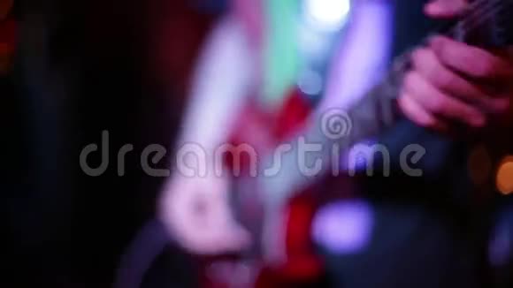 摇滚乐队的吉他手视频的预览图